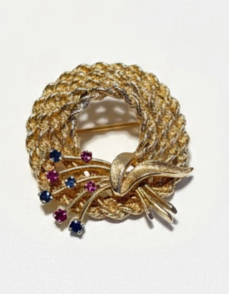 Gold Wreath Brooch