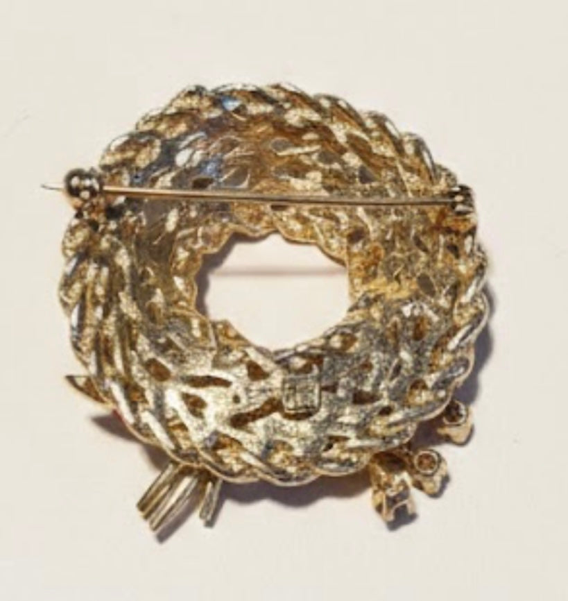 Gold Wreath Brooch