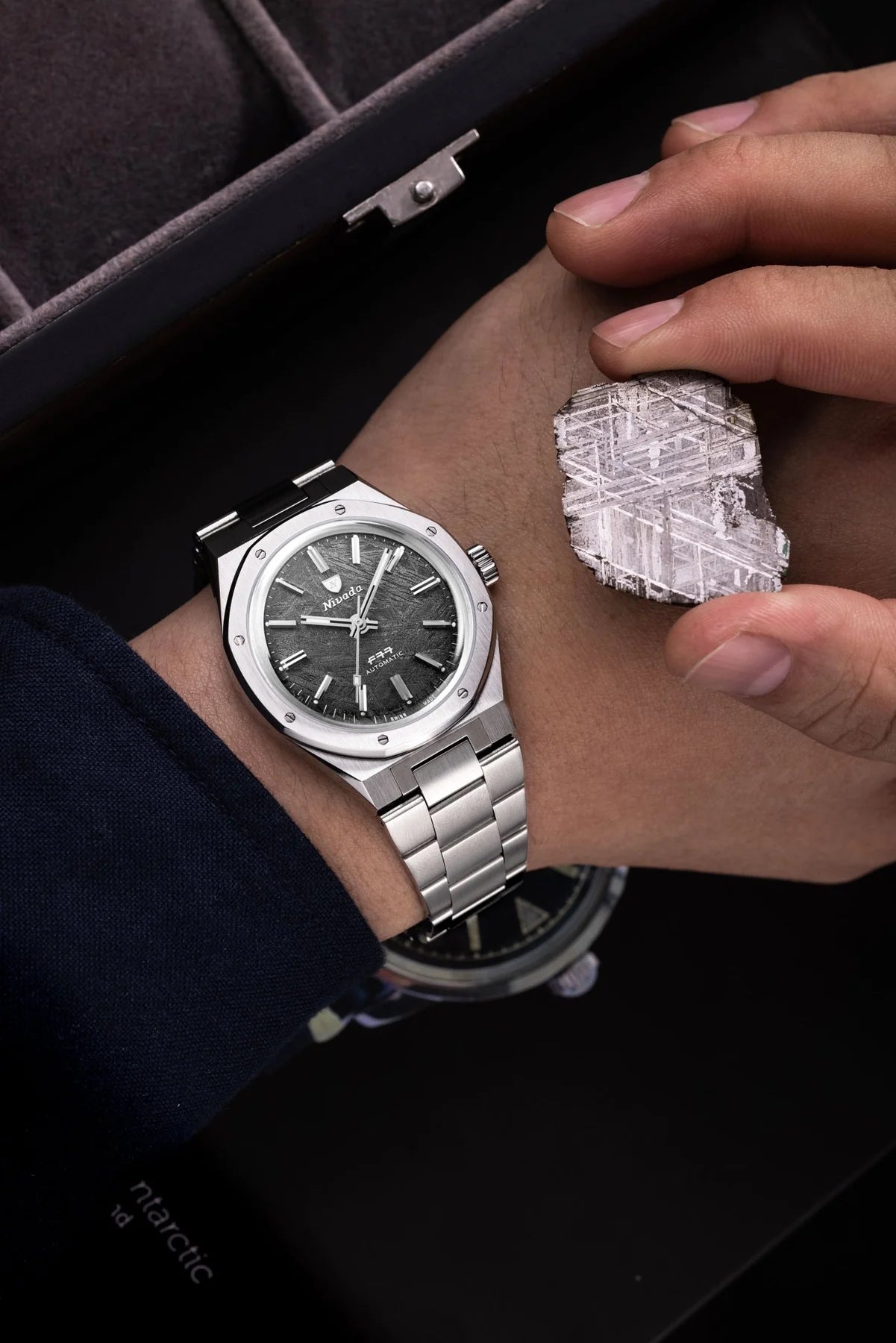 F77 STAINLESS STEEL METEORITE - 37MM